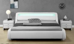 Lit à Led 180x200 Cm Simili Cuir Blanc Liseré Noir Night -Vente De Chambre lit a led 180x200 cm simili cuir blanc lisere noir night 3557630016712 395073
